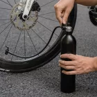 Rockbros Tömlő Nélküli Gumbiabroncs Felfújó - 200 PSI 1.2L - Fekete