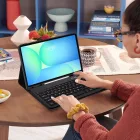 Samsung Galaxy Tab S10 FE+ 13.1" X620 / X626B Tok - Tech-Protect SC Ceruzatartóval és Angol Billentyűzettel - Fekete