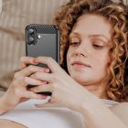 iPhone 17 Tok - Carbon Case - Fekete