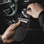 Tech-Protect KLR100 RFID Blokkoló Autós Kulcstartó - Fekete-Piros