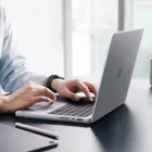 MacBook Pro 16" (2021-2026) Tok - Spigen AirSkin - Áttetsző