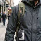 Tech-Protect ATH04 UrbanLoop Lopásgátló Telefontartó Behúzható Hordszíjjal - Fekete-Narancs