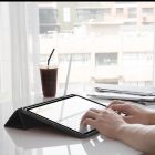 iPad Pro 11" (2022, 2021, 2020) Tok - Spigen Urban Fit - Fekete